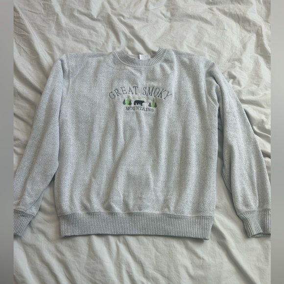 Tops - Large bear mountains Crewneck sweatshirt